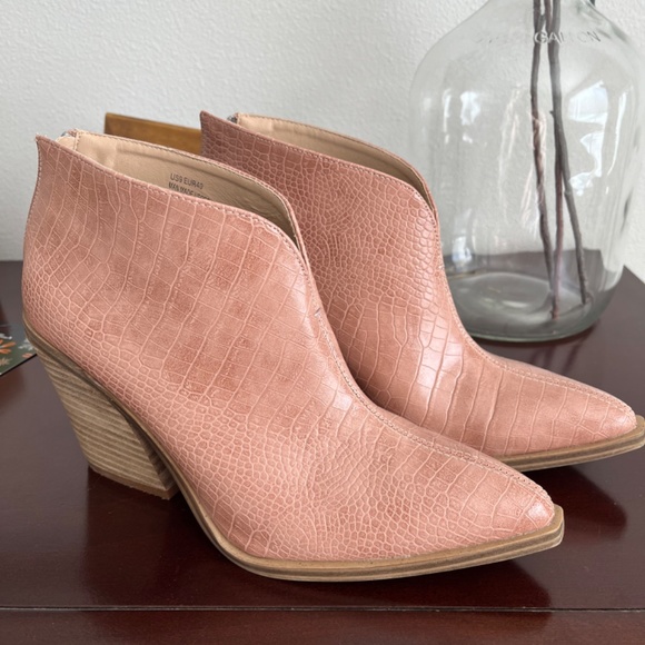 Women's Croc-Embossed Ankle Booties - Pink - Picture 3 of 5